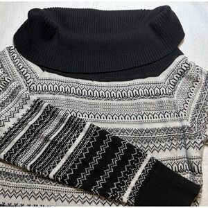 White House Black Market Sweater Size L Black and White  Wool Blend Long‎ Sleeve